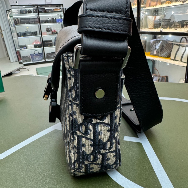 Dior 老花郵差包-1