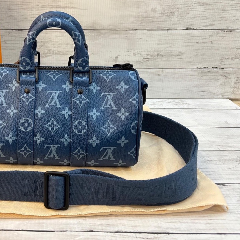 LV M46803 KEEPALL BANDOULIÈRE 25 大西洋藍 把手 斜背包*9成新25 x 15 x 11 cm 買113000 割愛71800買到賺到🤎🤎正常使用痕跡 高標繞道-8
