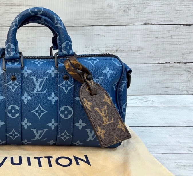 LV M46803 KEEPALL BANDOULIÈRE 25 大西洋藍 把手 斜背包*9成新25 x 15 x 11 cm 買113000 割愛71800買到賺到🤎🤎正常使用痕跡 高標繞道-14