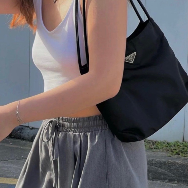 Prada Vintage 黑色中古包 降落傘托特包-0