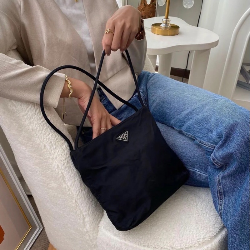Prada Vintage 黑色中古包 降落傘托特包-1