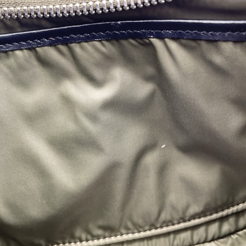 Celine 墨綠色尼龍彎月包-13