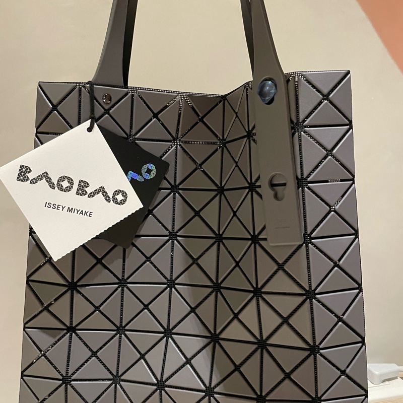 ISSEY MIYAKE 三宅一生 BAOBAO 7x7手提包 霧面灰-1