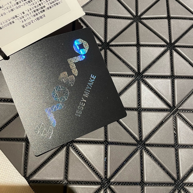 ISSEY MIYAKE 三宅一生 BAOBAO 7x7手提包 霧面灰-2