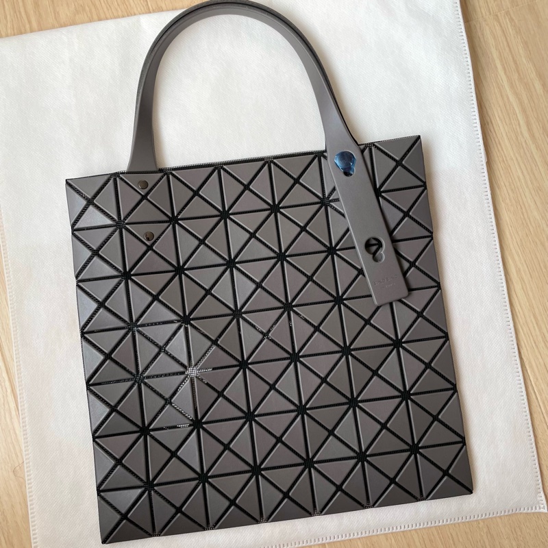ISSEY MIYAKE 三宅一生 BAOBAO 7x7手提包 霧面灰-0