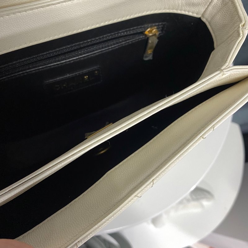 CHANEL  香奈兒 白色菱格紋金色雙Ｃ扣肩背包-5