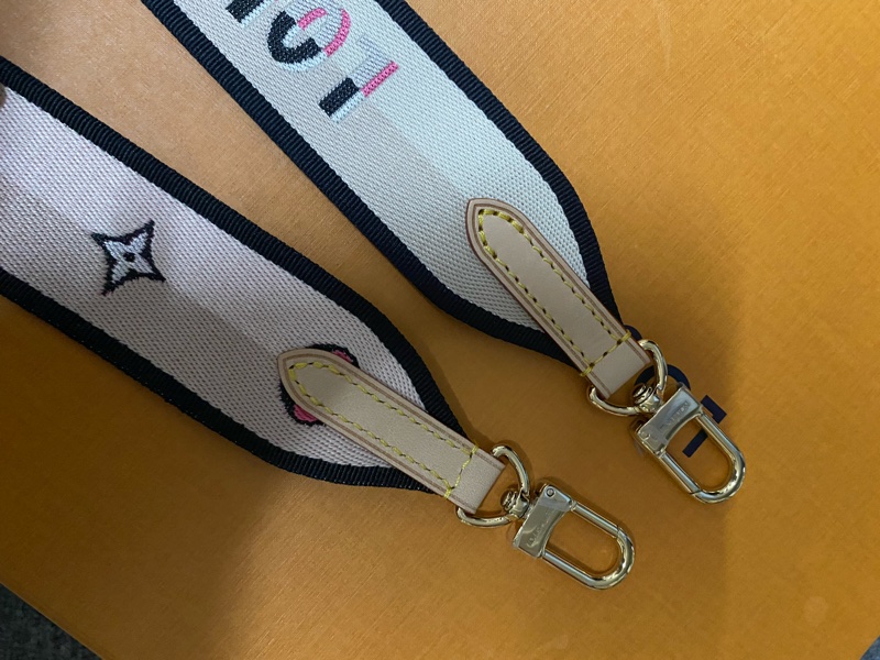 LV LOUIS VUlTTON 雙色LOGO 圖騰刺繡寬肩帶/可調式背帶/包款配件-2