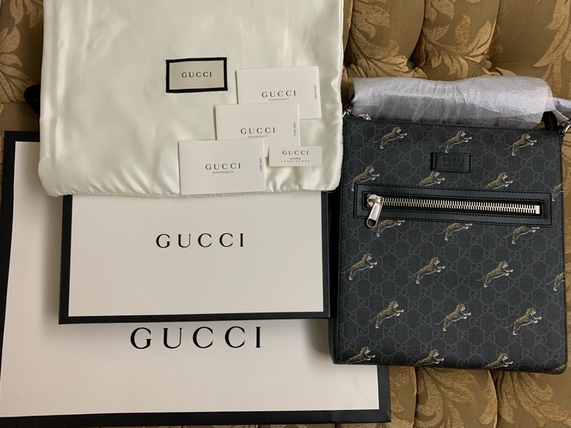 GUCCI 郵差包 老虎滿版印花 側背包 474137-0