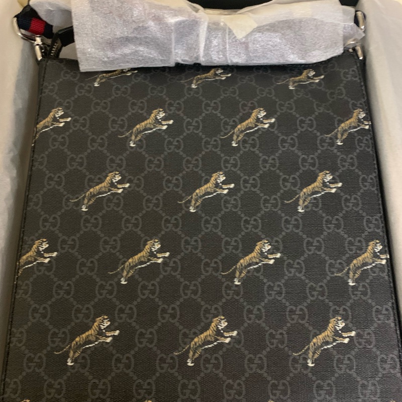 GUCCI 郵差包 老虎滿版印花 側背包 474137-2
