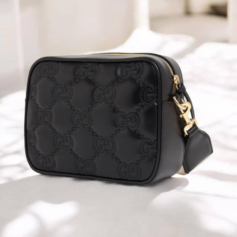 GUCCI 全皮壓紋雙G相機包/黑色-3