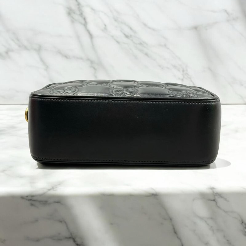 GUCCI 全皮壓紋雙G相機包/黑色-4