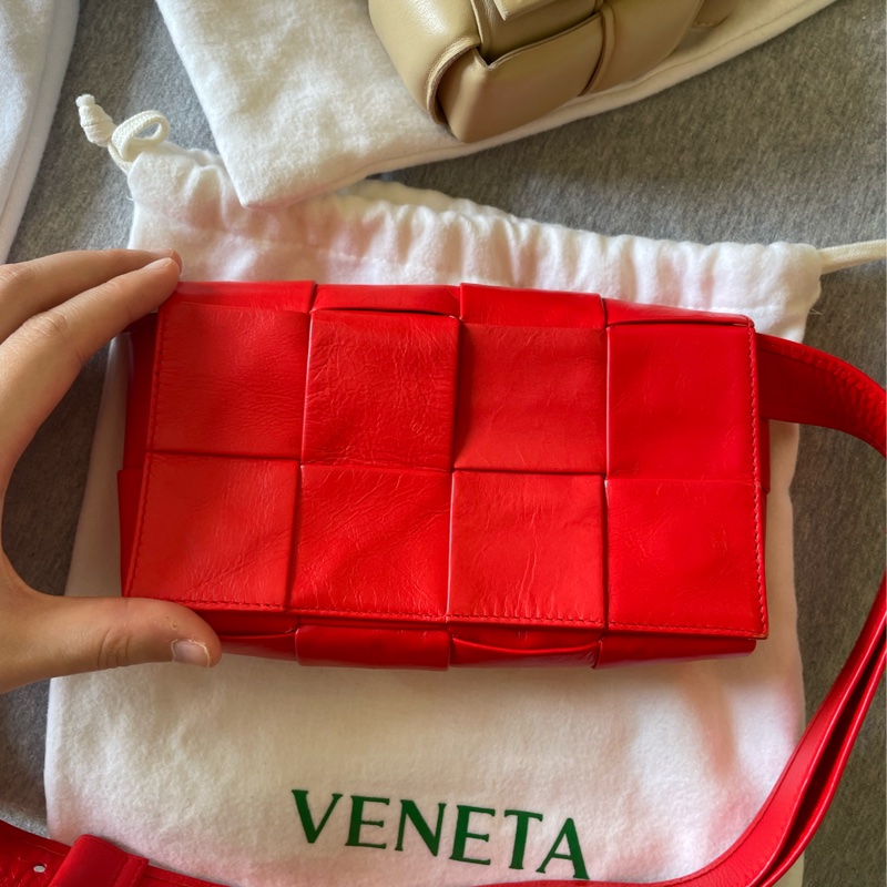 Bottega Veneta cassette belt bag 蕃茄紅 腰包 斜背包 肩背包 BV 八格 油蠟皮-0