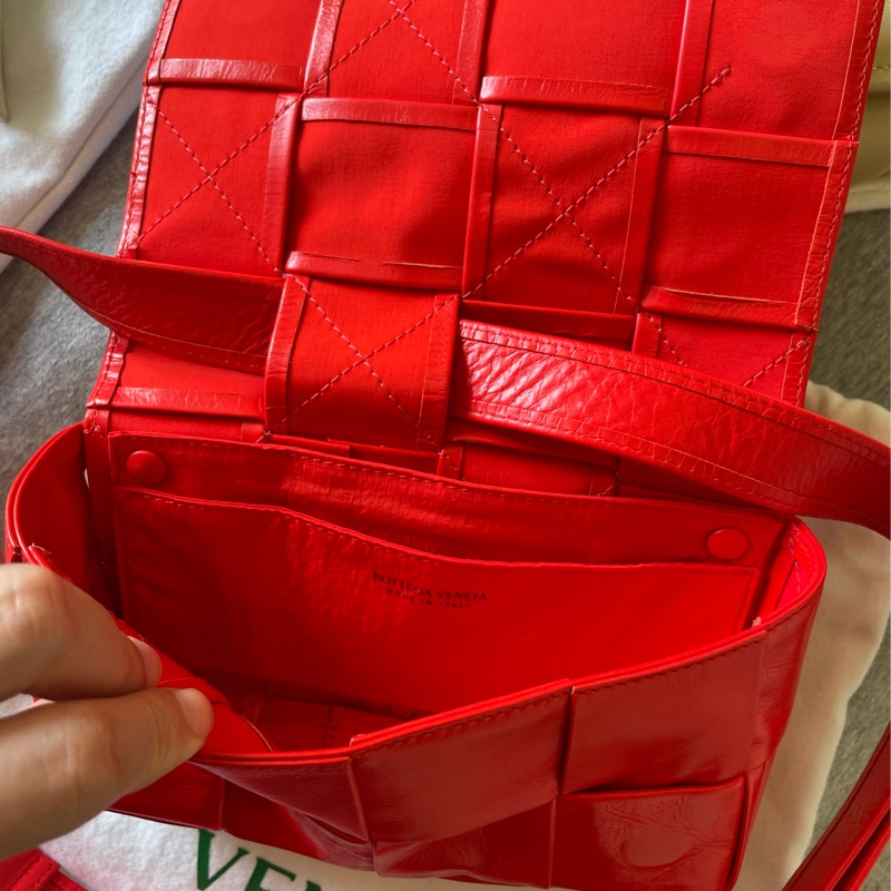 Bottega Veneta cassette belt bag 蕃茄紅 腰包 斜背包 肩背包 BV 八格 油蠟皮-2