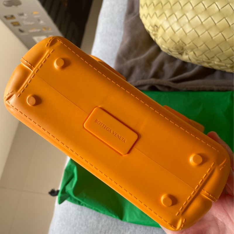 Bottega Veneta arco rubber mini tote tangerine mate 鮮橙橘 手提袋 手提包 海邊包包 防水包包-1