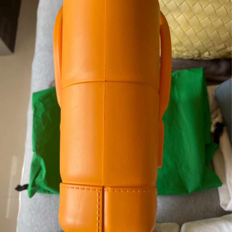 Bottega Veneta arco rubber mini tote tangerine mate 鮮橙橘 手提袋 手提包 海邊包包 防水包包-4