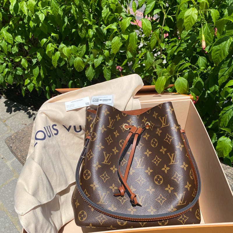 近新 Louis Vuitton LV M44887焦糖色新款Neonoe 經典花紋肩斜兩用水桶包-0