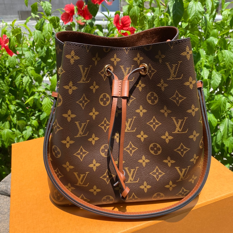 近新 Louis Vuitton LV M44887焦糖色新款Neonoe 經典花紋肩斜兩用水桶包-1