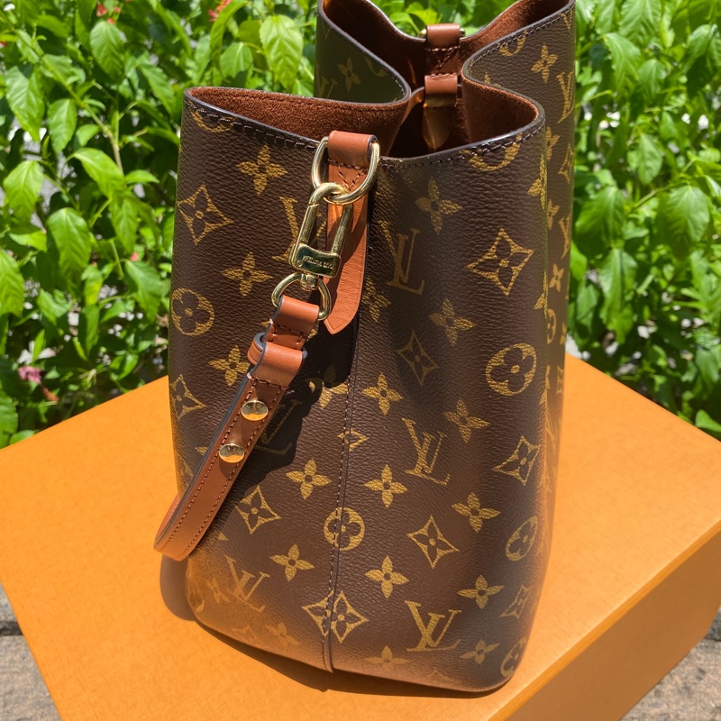 近新 Louis Vuitton LV M44887焦糖色新款Neonoe 經典花紋肩斜兩用水桶包-4