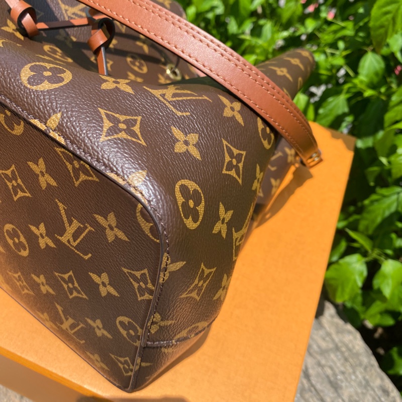近新 Louis Vuitton LV M44887焦糖色新款Neonoe 經典花紋肩斜兩用水桶包-9