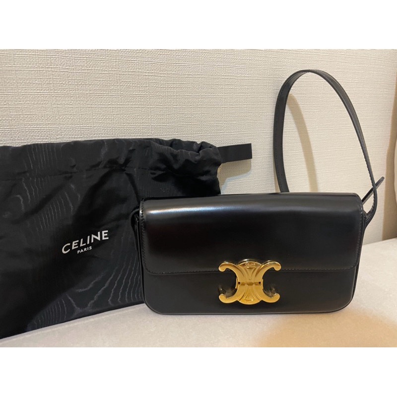 Celine Triomphe 黑色皮革凱旋門腋下包CLAUDE亮澤牛皮革肩揹袋-0