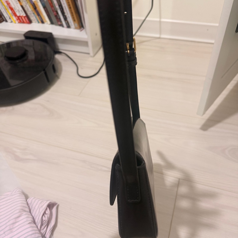Celine Triomphe 黑色皮革凱旋門腋下包CLAUDE亮澤牛皮革肩揹袋-10