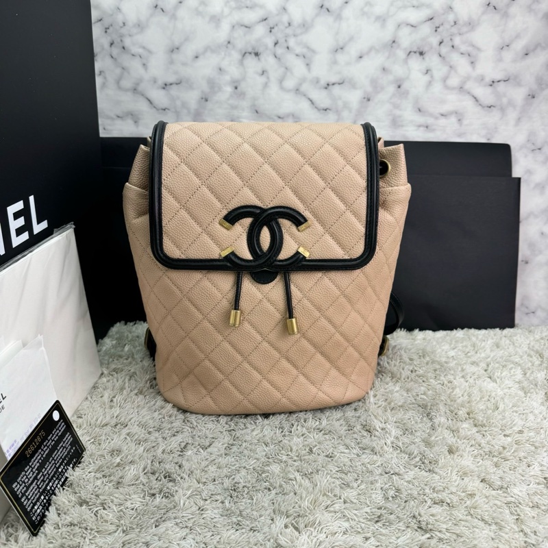 香奈兒 CHANEL荔枝牛皮米拼黑 磁釦束繩 小號雙肩背包 金釦 ⭕️膠膜幾乎未撕⭕️99新未使用收藏品⭕️-0