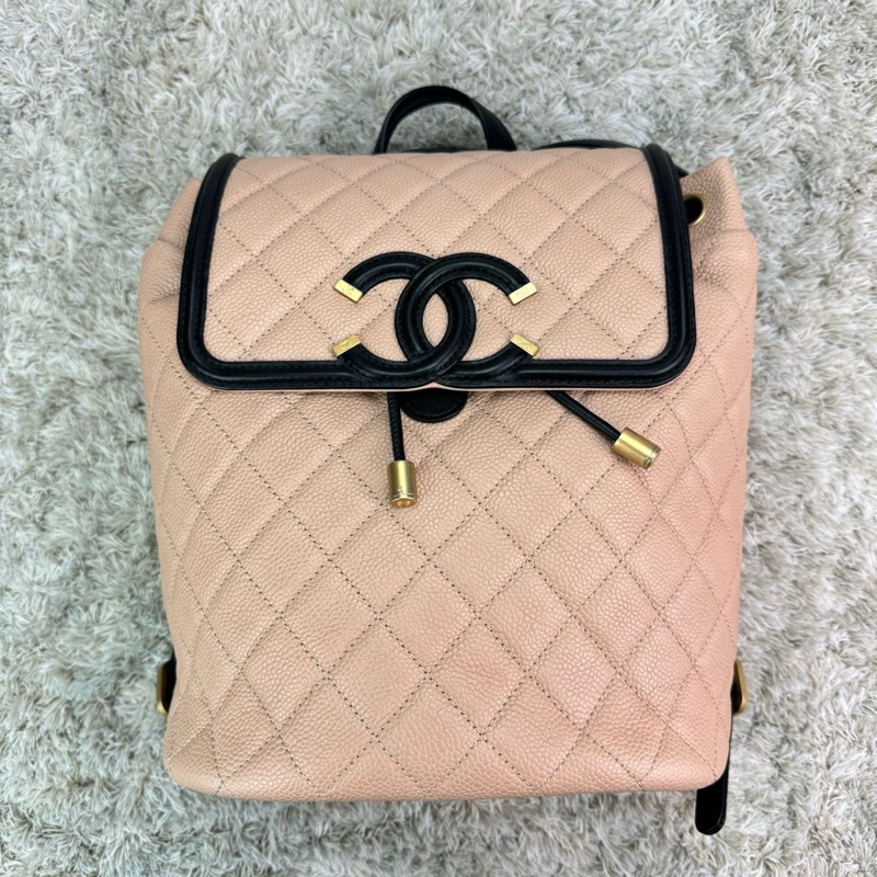 香奈兒 CHANEL荔枝牛皮米拼黑 磁釦束繩 小號雙肩背包 金釦 ⭕️膠膜幾乎未撕⭕️99新未使用收藏品⭕️-5