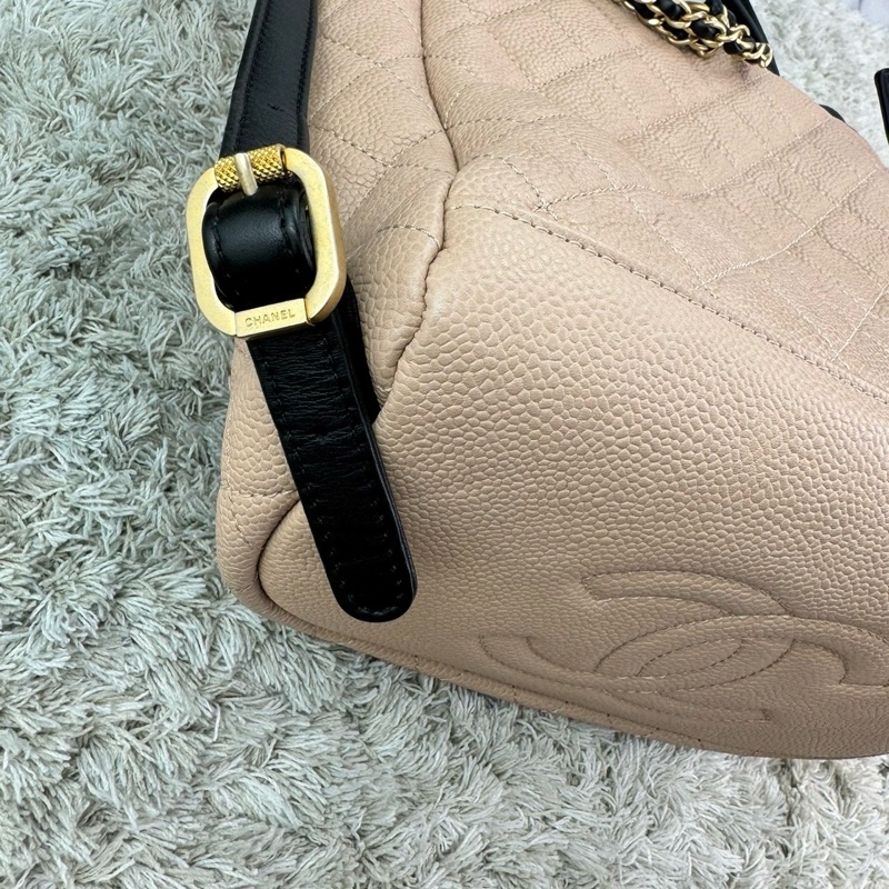 香奈兒 CHANEL荔枝牛皮米拼黑 磁釦束繩 小號雙肩背包 金釦 ⭕️膠膜幾乎未撕⭕️99新未使用收藏品⭕️-14