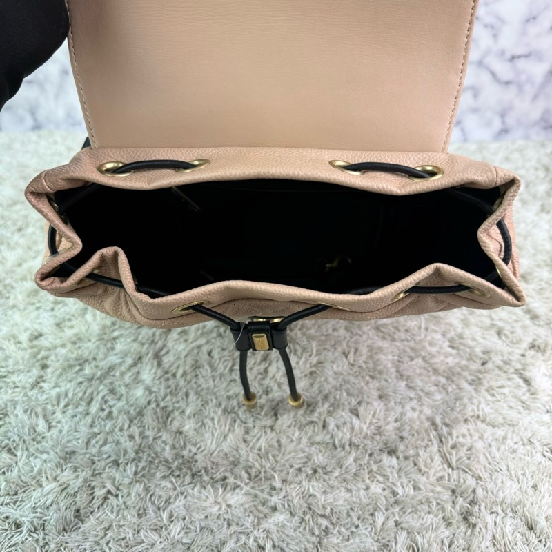 香奈兒 CHANEL荔枝牛皮米拼黑 磁釦束繩 小號雙肩背包 金釦 ⭕️膠膜幾乎未撕⭕️99新未使用收藏品⭕️-24