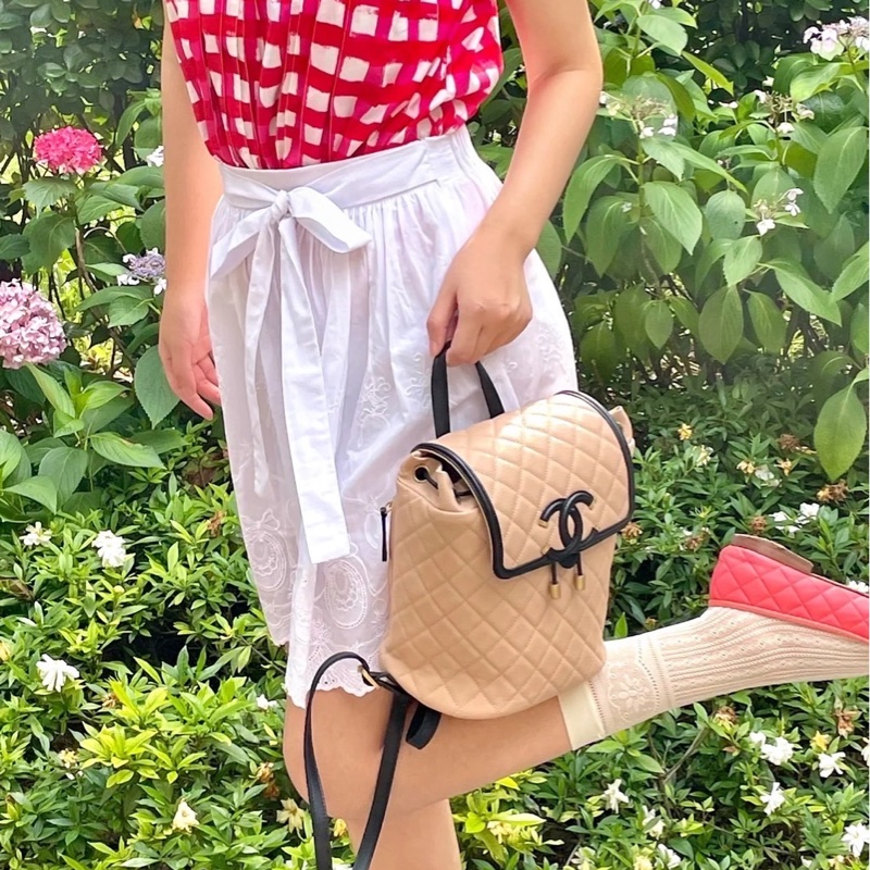 香奈兒 CHANEL荔枝牛皮米拼黑 磁釦束繩 小號雙肩背包 金釦 ⭕️膠膜幾乎未撕⭕️99新未使用收藏品⭕️-30