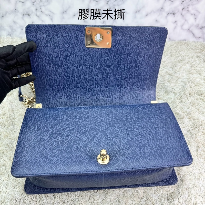 香奈兒 CHANEL 經典系列 BOY 25 荔枝牛皮 海軍藍 淡金釦-22