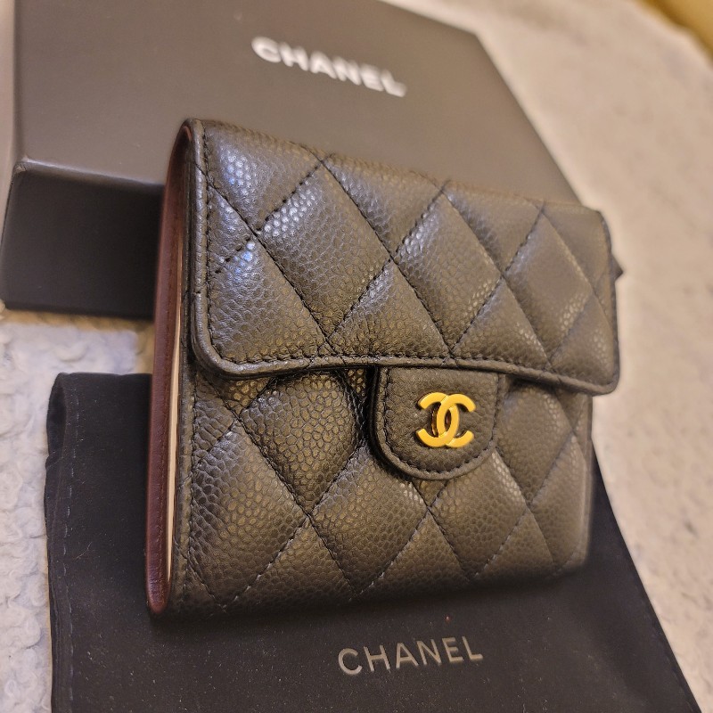 🎊七夕優惠🎊 CHANEL香奈兒 經典雙C金色LOGO菱格紋荔枝紋牛皮短夾-2