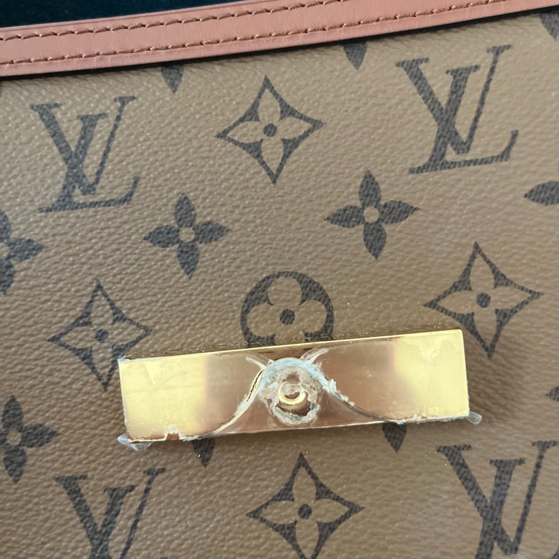 （特定客人已訂）LV M44580 DAUPHINE系列帆Reverse皮革飾邊帆布肩斜背包-12