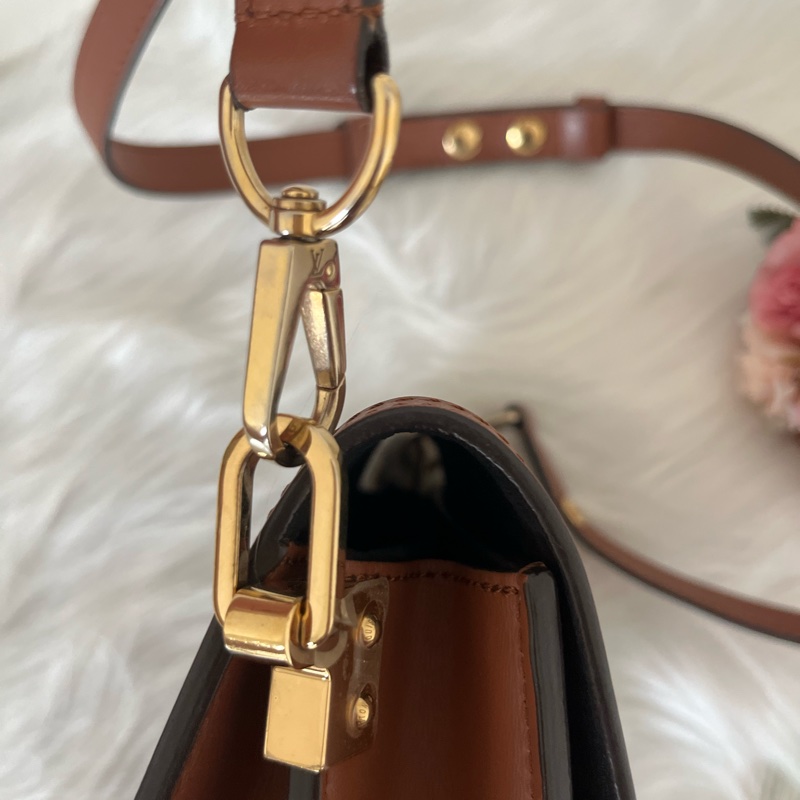 （特定客人已訂）LV M44580 DAUPHINE系列帆Reverse皮革飾邊帆布肩斜背包-15