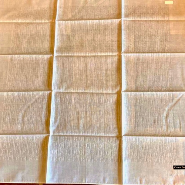 全新 Dior稀有滿版LOGO 標籤貼紙齊全米白色絲巾47x47-13