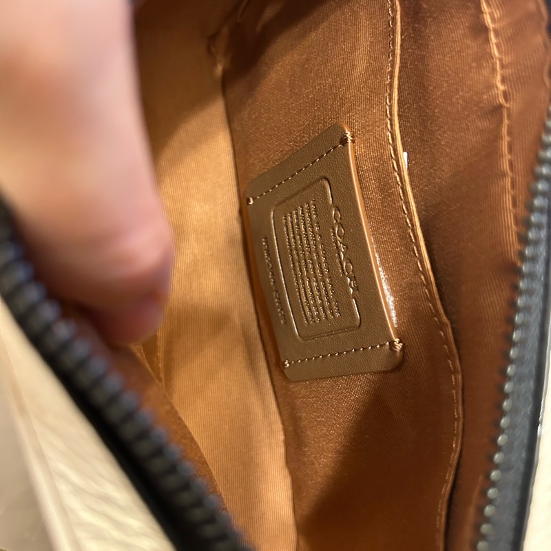 coach 荔枝紋小牛皮相機包(白色)-1