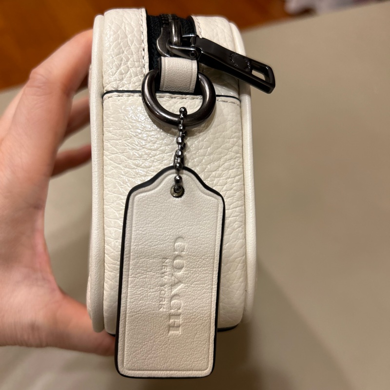 coach 荔枝紋小牛皮相機包(白色)-3