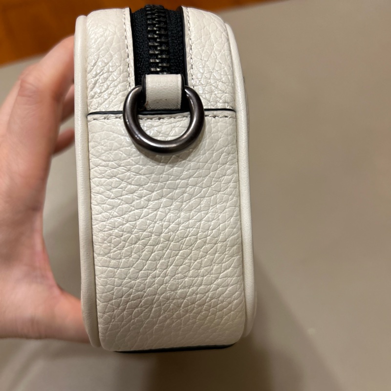 coach 荔枝紋小牛皮相機包(白色)-4