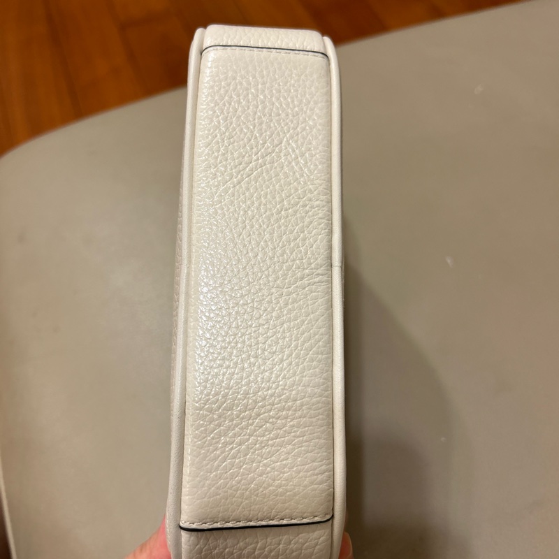 coach 荔枝紋小牛皮相機包(白色)-5