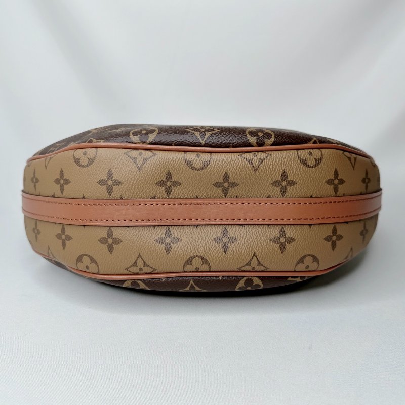 LV Loop Hobo大月亮包-11