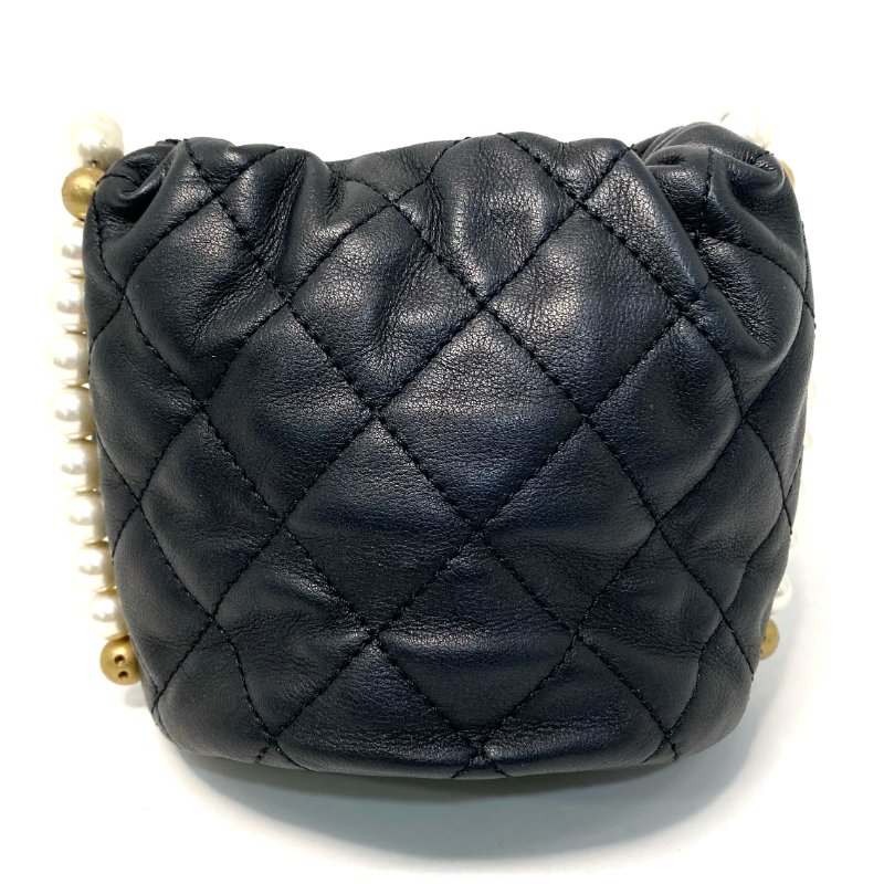 △ Chanel 香奈兒 Mini Bucket Black Lambskin Faux Pearl Chain Backpack 迷你黑色羊皮仿珍珠鏈條水桶包 AS2529 - 247014707-1