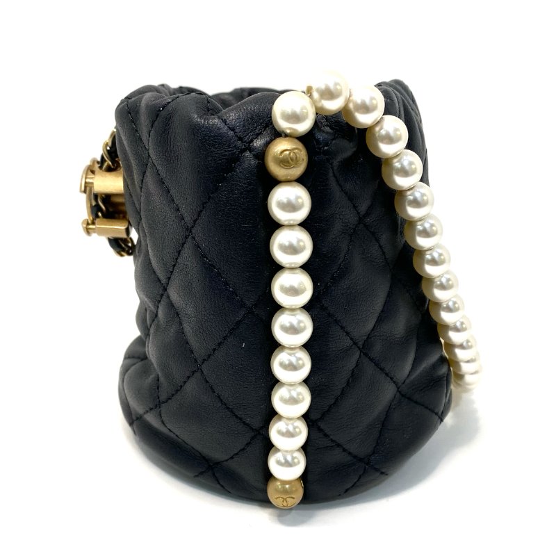 △ Chanel 香奈兒 Mini Bucket Black Lambskin Faux Pearl Chain Backpack 迷你黑色羊皮仿珍珠鏈條水桶包 AS2529 - 247014707-2