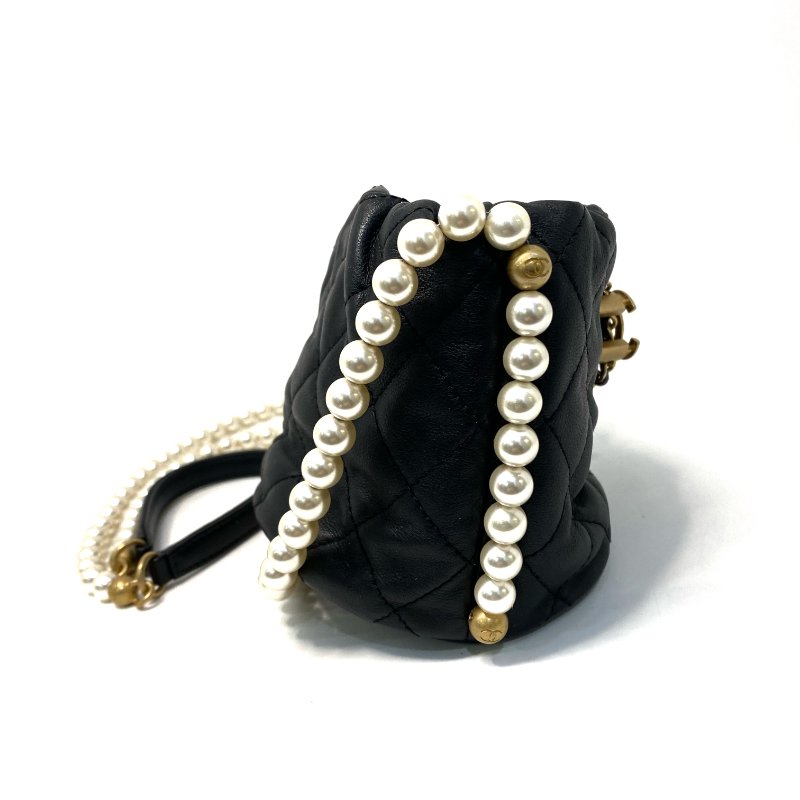 △ Chanel 香奈兒 Mini Bucket Black Lambskin Faux Pearl Chain Backpack 迷你黑色羊皮仿珍珠鏈條水桶包 AS2529 - 247014707-3