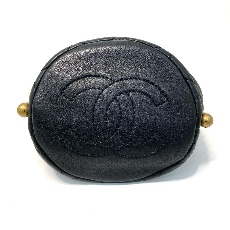 △ Chanel 香奈兒 Mini Bucket Black Lambskin Faux Pearl Chain Backpack 迷你黑色羊皮仿珍珠鏈條水桶包 AS2529 - 247014707-6