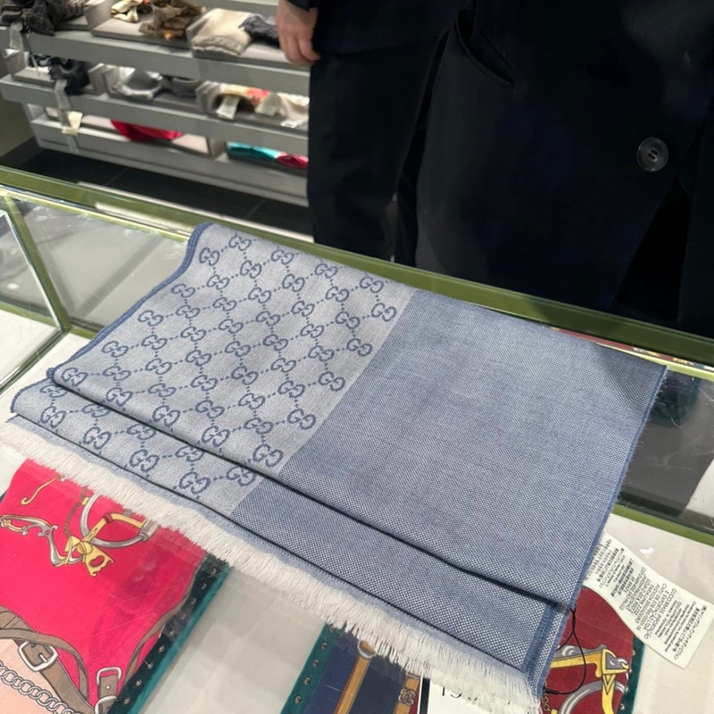 Gucci全新連吊牌連盒淺藍拼牛仔藍羊毛圍巾頸巾Scarf-5