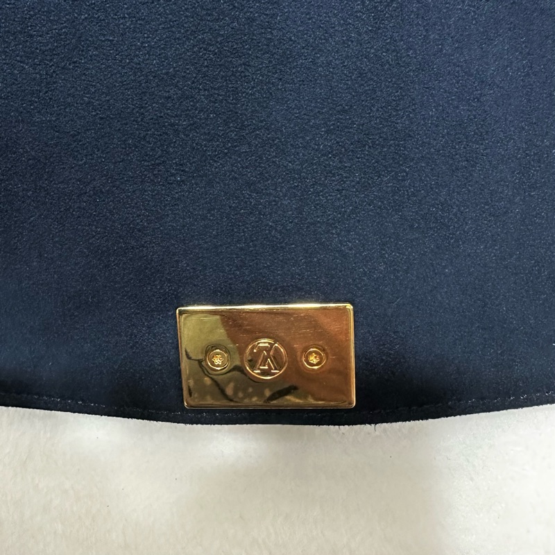 LV 鎖頭包 牛皮壓紋 荔枝牛皮 郵差包 肩背包 斜背包 手提包-39