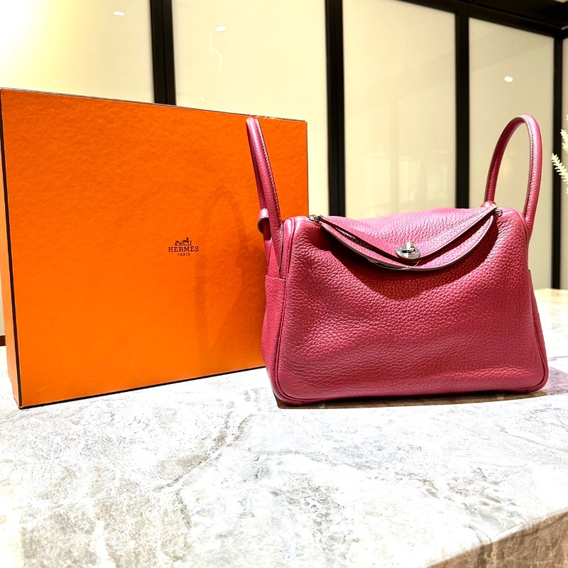 【美收精品】HERMES 愛馬仕 寶石紅色 TC牛皮 LINDY 30 肩背包 銀扣 98-48-0