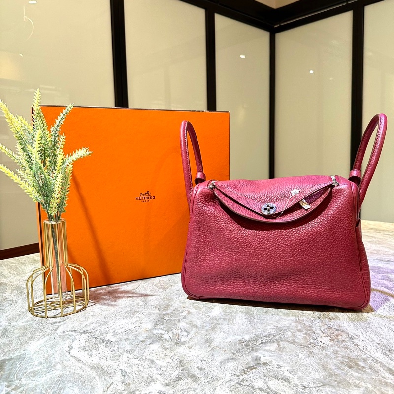 【美收精品】HERMES 愛馬仕 寶石紅色 TC牛皮 LINDY 30 肩背包 銀扣 98-48-1
