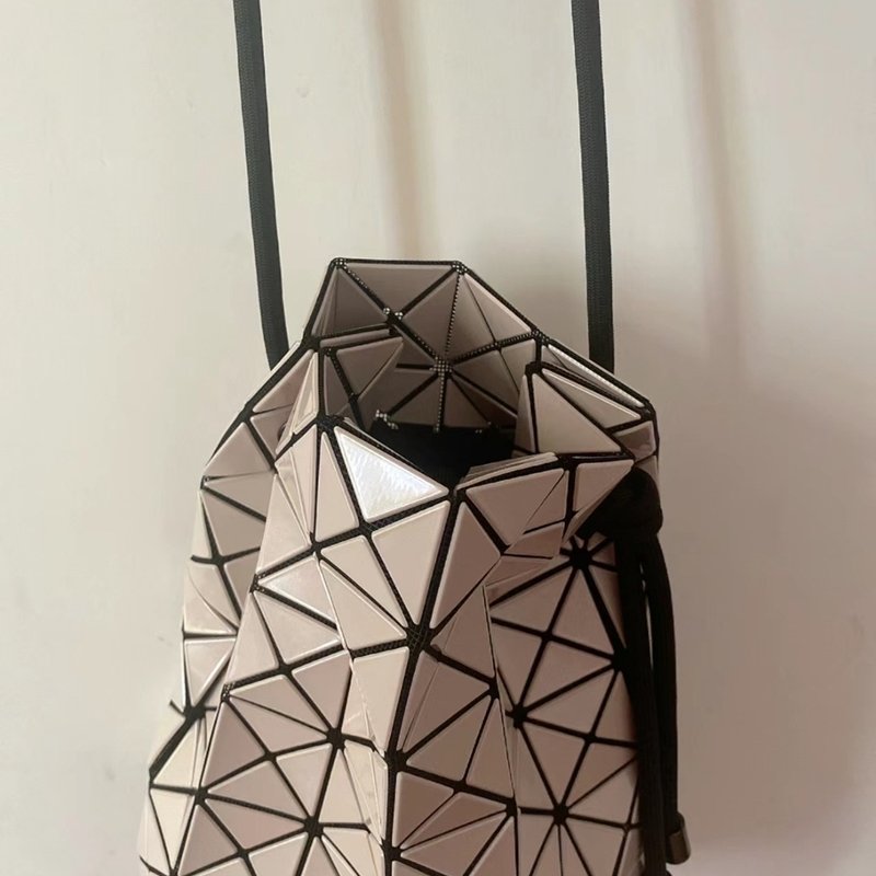 【售出】三宅一生 BaoBao水桶包🪣 奶茶色 肩背包 斜背包 手提包-3