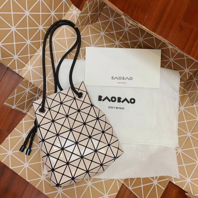 【售出】三宅一生 BaoBao水桶包🪣 奶茶色 肩背包 斜背包 手提包-0